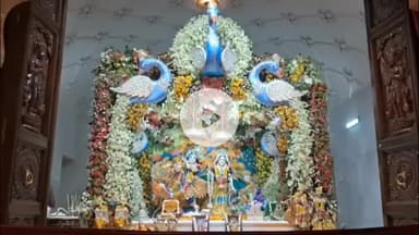 मथुरा: वृंदावन के चंद्रोदय मंदिर में जन्माष्टमी का भव्य उत्सव, बना आकर्षण का केंद्र