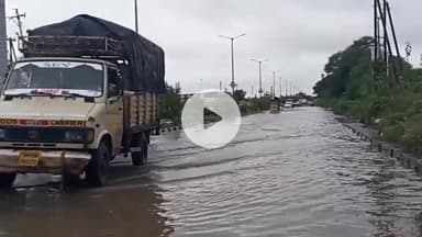 भोकरदन: भोकरदन जाफराबाद मुख्य महामार्गावर अनवा फाट्याजवळ साचले पावसाचे पाणी, वाहतुकीस होत आहे अडथळा निर्माण