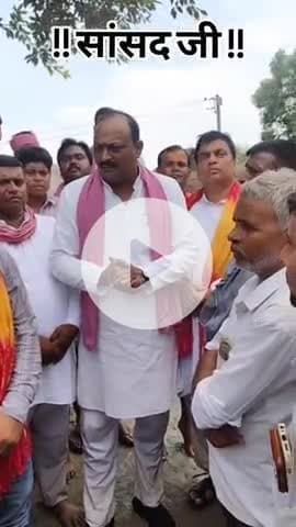 बाढ़ प्रभावित इलाकों में पहुंचकर लोगों। काल चाल व आश्वासन देते हुए बड़े भाई सांसद देवेश शाक्य जी।
#deveshshakya #news