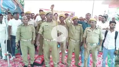 भभुआ: जिला मुख्यालय के समीप बिहार राज्य दलपति एवं ग्राम रक्षा दल महासंघ ने 11 सूत्री मांग को लेकर किया धरना प्रदर्शन