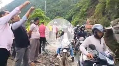 डुंडा: जिलाधिकारी प्रशांत आर्य ने नालूपानी का किया दौरा, हाइवे यातायात को सुचारू करने की दिशा में उठाए कदम