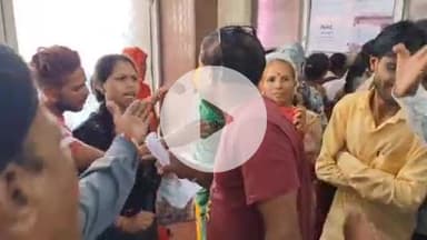 लाडपुरा: मेडिकल कॉलेज अस्पताल के दवा काउंटर पर लगी लाइन में हंगामा, गार्ड से मरीज की हुई झड़प