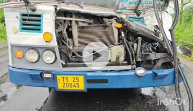 కొత్తగట్టు సింగారం వద్దహన్మకొండ పరకాల ప్రధాన రహదారిపై  రోడ్డు ప్రమాదం
ఆగి ఉన్నలారీనిఢీకొట్టిన బస్సు 11 మందికి గాయాలు