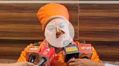 झांसी: किन्नर अखाड़ा की महामंडलेश्वर मां पवित्रानंद गिरी ने एंबिएंस होटल में प्रेस वार्ता कर अनिरुद्धाचार्य पर दिया बड़ा बयान