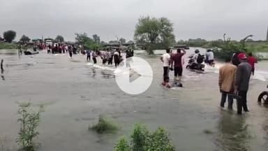 मथुरा: जिले में बाढ़ की स्थिति को लेकर मथुरा पुलिस हुई सतर्क, राहत और बचाव कार्यों के लिए बनाई गई 49 बाढ़ राहत चौकियां