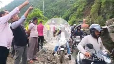 डुंडा: नालूपानी के पास गंगोत्री हाईवे पर 2 दिन बाद वाहनों की आवाजाही हुई शुरू