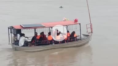 मथुरा: वृन्दावन में 1 लाख 78 हजार क्यूसेक पानी छोड़े जाने से परिक्रमा मार्ग जलमग्न, SDM ने नाव संचालन पर लगाई रोक