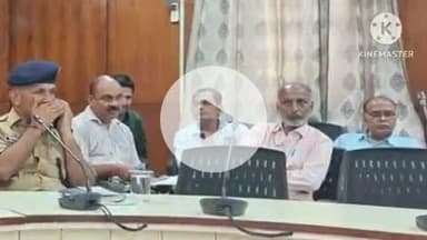 करौली: कलेक्ट्रेट में आयोजित बैठक में DM ने 26 कार्मिकों को ऑनलाइन फाइलों का समय पर निस्तारण न करने पर दिए कारण बताओ नोटिस