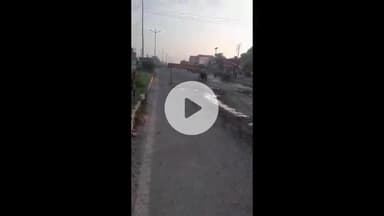 झांसी: बिजौली शंकर जी के मंदिर के पास राजमार्ग की सड़क पर बड़े-बड़े गड्ढों के कारण आए दिन हो रही हैं दुर्घटनाएं