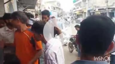 किशनगढ़: दम्पति ने युवक पर चोरी का आरोप लगाते हुए सरेआम धुनाई की, सिटी रोड बाहेती धर्मशाला क्षेत्र में भीड़ जुटी
