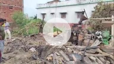 भोरे: भोरे विधानसभा क्षेत्र के मैनीडीह गांव में घर में आग लगने की सूचना पर मदद करने पहुंची प्रीति किन्नर, दुख जताया