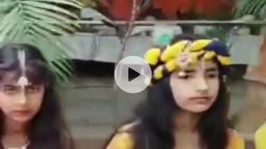 कादीपुर: कादीपुर स्कूल में राधा और कृष्ण की सजी झांकियों का विधि विधान से पूजन-अर्चन किया गया