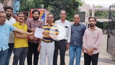 करौली: अखिल राजस्थान लेबोरेट्री टेक्नीशियन कर्मचारी संघ ने जांचों के निजीकरण के विरोध में उप जिला कलेक्टर को सौंपा ज्ञापन