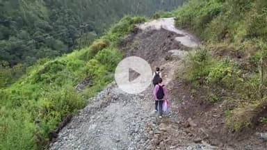 देवाल: नंदादेवी राजजात मार्ग पर संकट,10 दिनों  से  ल्वाणी में सड़क क्षतिग्रस्त, बीमार,प्रसव महिलाओं को लाने मे दिक्क़त#Jansamsy