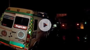 कोंडागांव: कोंडागांव- नारायणपुर मार्ग NH 130-D की जर्जर सड़क बनी मुसीबत, कीचड़ में फंसी 108 एम्बुलेंस, वीडियो आया सामने