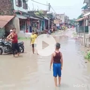 नरपतगंज: बसमतिया बाजार में सड़क पर जलजाम से बढ़ी लोगों की परेशानी, व्यवसाय प्रभावित हो रहा है
