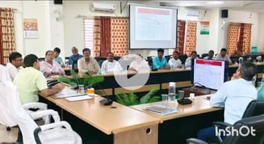 गुना: जिले में बढ़ेंगे 120 मतदान केंद्र, कलेक्टर ने राजनीतिक दलों के साथ मतदान केंद्रों के युक्तियुक्तकरण को लेकर की बैठक