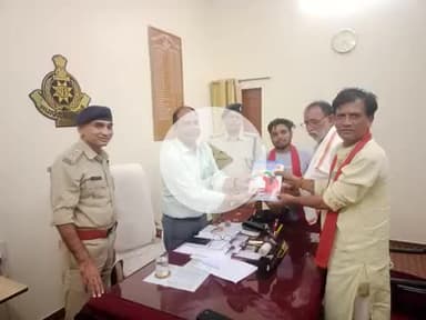 आबकारी अधिकारी मुकेश मौर्य जी पन्ना को सिद्धाश्रम पत्रिका भेंटकर | गुरूदेव जी की विचारधारा से अवगत कराया
#bmks #panna #mp
#excise #excise_mp @MPEXCISE 
@AJAYAWASTHI108 @poojabmks 
@CMMadhyaPradesh @CollectorPanna @dgp