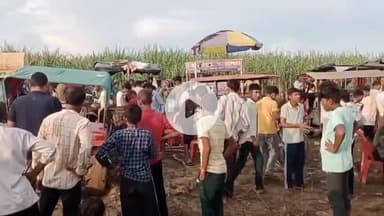 नौगावां सादात: गांव चकारसी में छड़ी मेले का हुआ आयोजन, लोगों की उमड़ी भीड़