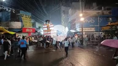 खंडवा नगर: बरसते पानी में निकली गोगादेवजी की छड़ियां, सेहरे में हुए भगवान विष्णु और भारत माता के दर्शन