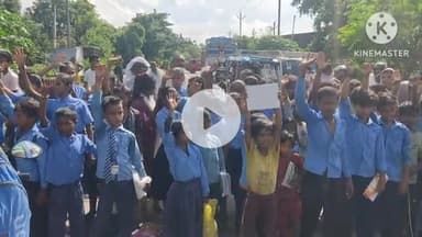 चंडी: भाषीन बिगहा गांव के मध्य विद्यालय के छात्रों ने किया सड़क जाम, स्कूल जाने में पानी लगने से हैं परेशान