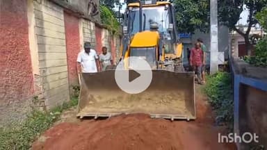 मधेपुरा: परीक्षा क्षेत्र के वार्ड नंबर 14, बजरंगबली से पूर्व कीचड़युक्त सड़क को समतल कर चलने योग्य बनाया गया