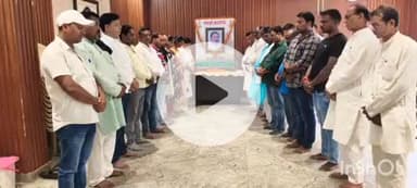 गढ़वा: झामुमो जिला कमिटी ने गढ़वा में पूर्व मंत्री के आवास पर शिक्षा मंत्री के निधन पर शोक सभा की