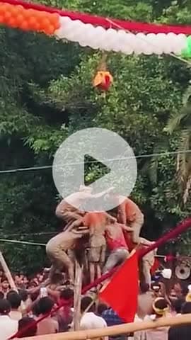 श्री कृष्ण जन्माष्टमी पर्व के शुभ अवसर पर मटका फोड़ उत्सव का आनंद,जय श्री राधे कृष्ण 
#योगगुरु_श्रीमिथुन चक्रवर्ती