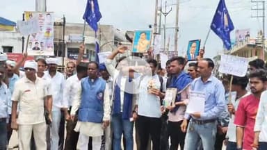 बीना: अंबेडकर तिराहे पर भीम आर्मी का प्रदर्शन, दो सूत्रीय मांगों को लेकर ज्ञापन सौंपा