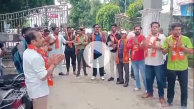 बरेली: डीएम कार्यालय पहुंचकर शिवसेना पश्चिमी उत्तर प्रदेश ने आजाद समाज पार्टी के विरोध में किया प्रदर्शन, कार्रवाई की मांग