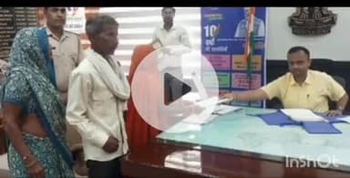 बारां: मूडंला गांव में नाले की पानी की निकासी व हेडपंप को अतिक्रमण से मुक्त कराने के लिए पीड़ितों ने कलेक्टर को दिया ज्ञापन