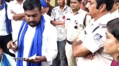 सिरोंज: सिरोंज में भीम आर्मी का विरोध प्रदर्शन, शिक्षिका पर कार्रवाई की मांग