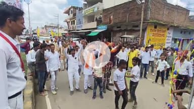 बीना: श्री कृष्ण जन्मोत्सव समिति ने कटरा मंदिर से भव्य शोभायात्रा निकाली, पालकी पर सवार होकर निकले बाल गोपाल