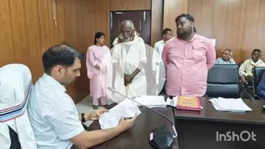 गढ़वा: उपायुक्त ने किया जनता दरबार का आयोजन, लोगों की समस्याएं सुनकर दिए आवश्यक निर्देश