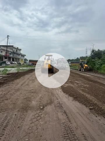 बद्दी: बद्दी नालागढ़ की खस्ता सड़कों की हालत को देखते हुए गड्ढे भरने का काम शुरू किया गया