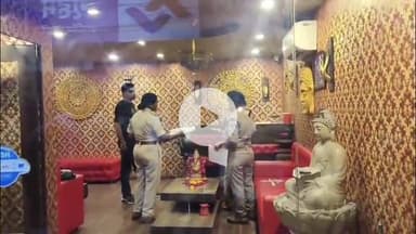 रतलाम नगर: रतलाम: न्यू रोड स्थित स्पा सेंटर पर पुलिस की छापेमारी, काम करने वाली लड़कियों से पूछताछ