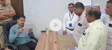 खंडवा नगर: खंडवा कलेक्टर ने जनसुनवाई में नागरिकों की समस्याएं सुनीं, तत्काल कार्रवाई के दिए निर्देश