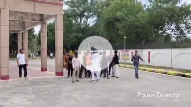 कर्वी: राजापुर तहसील के रगौली निवासी आधा सैकड़ा ग्रामीण आवास की मांग को लेकर पहुंचे डीएम कार्यालय