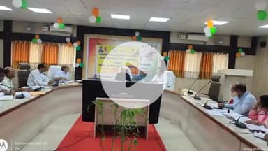 बलरामपुर: डीएम ने कलेक्ट्रेट में की प्रधानमंत्री आवास योजना की समीक्षा बैठक, सत्यापन और समय पर आवास पूर्ण करने के दिए निर्देश