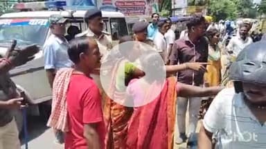 कहरा: समाहरणालय के पास ₹2000 ठगने वाले एक बिचौलिए को लोगों ने सड़क पर पकड़कर पीटा, पुलिस को सौंपा