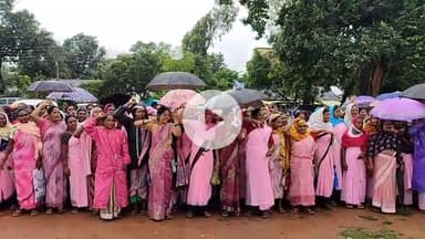 कोंडागांव: मोदी गारंटी का हवाला देकर मितानिनों का प्रदर्शन तेज, कोंडागांव की 2000 से अधिक मितानिनों ने DNK मैदान में किया प्रदर्शन