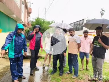 जगदलपुर: महापौर संजय पांडे ने शहर के विभिन्न वार्डों में जलभराव से परेशान नागरिकों को राहत दिलाने हेतु नालियों का लिया जायजा