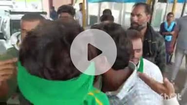 एत्मादपुर: रहनकला टोल पर बिना टोल दिए गाड़ी निकालने को लेकर किसान यूनियन के कार्यकर्ताओं ने किया हंगामा, वीडियो हुआ वायरल