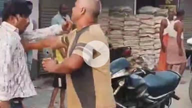 पडरौना: खिरकियां बाजार में आपसी विवाद के दौरान चली गोली, युवक गंभीर, गोली मारने का वीडियो वायरल, पुलिसकर्मी भागे