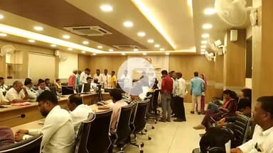 सिंगरौली: कलेक्टर ने 152 आवेदन पत्रों पर जन सुनवाई की, अधिकारियों से आवेदनों का तत्परता से निस्तारण करने को कहा