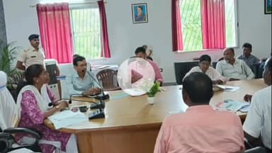 भंडरा: भंडरा प्रखंड कार्यालय में बीडीओ प्रतिमा कुमारी की अध्यक्षता में श्रमिक निबंधन व सरकारी योजनाओं को लेकर कार्यशाला आयोजित