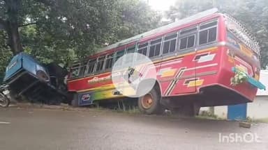 সারেঙ্গা: বেহাল রাস্তা; সারেঙ্গা চিলতোড় মোড়ে নিয়ন্ত্রণ হারিয়ে দুর্ঘটনার কবলে পড়ল বাস, আহত বেশ কয়েকজন যাত্রী