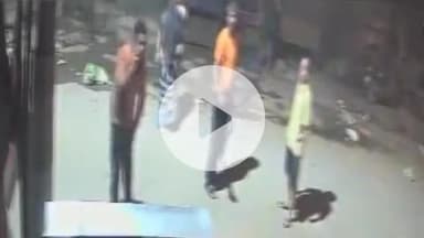 सुल्तानपुर: रेलवे स्टेशन सुल्तानपुर के पास स्थित दुकानों में एक युवक ने लगाई आग