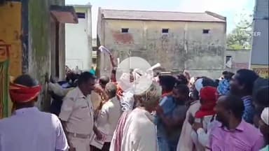 बगहा: बागा में यूरिया खाद लेने आए किसान के साथ मारपीट