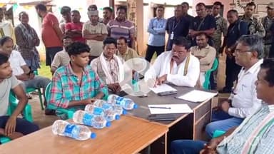 कोंडागांव: नालाझर जंगलों में हुई मुठभेड़ मामले में कांग्रेस की जांच टीम ने पंचवटी में प्रेस वार्ता कर मुठभेड़ को फर्जी बताया